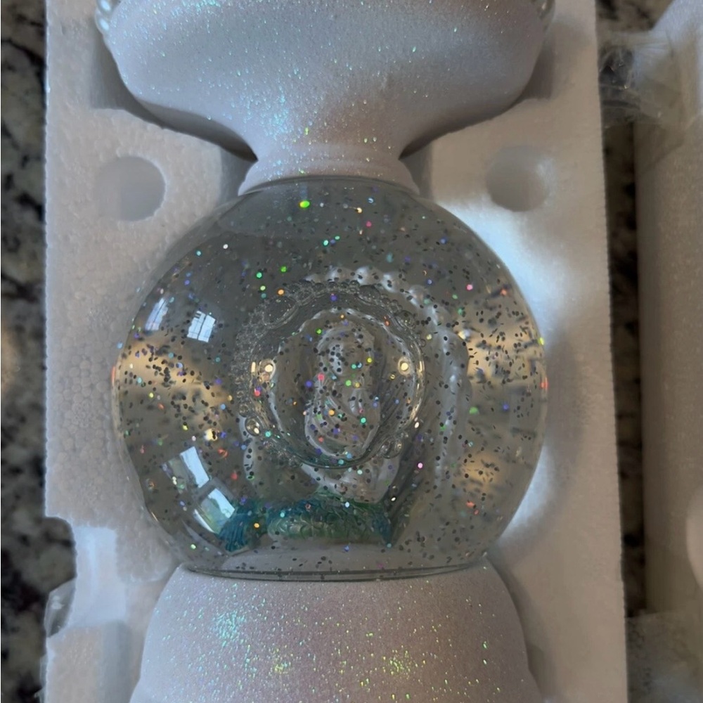 Bath & Body Works: Light Up Mermaid 3-Wick Candle Stand Pedestal - Picture 4 of 5
